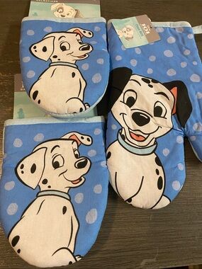 101 Dalmatians Mini Mittens & oven set